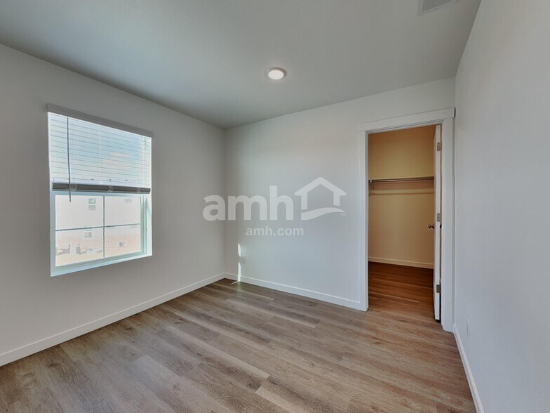 Building Photo - 23552 E 3rd Pl