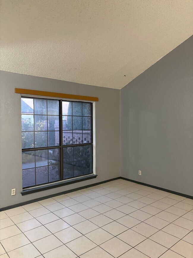 Building Photo - 1901 Amy Sue Dr