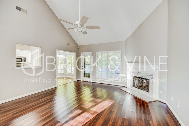 Building Photo - 505 Baronne St