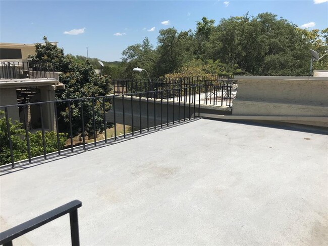 Building Photo - 5914 Lago Vista Way