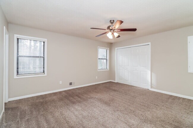 Building Photo - 3055 Sumit Wood Dr NW