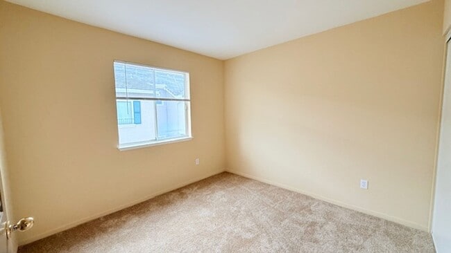 Building Photo - Beautiful 3BD/2.5BA, Multi-Level Townhome in the Shadowhawk Community in Danville- Available NOW!