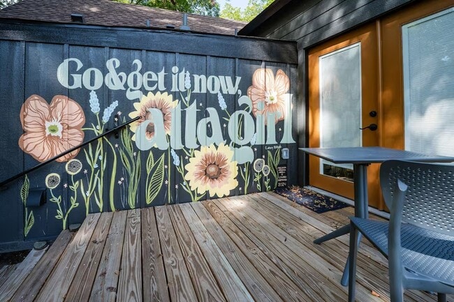 Building Photo - 502 Dark St