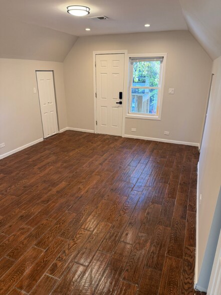 Building Photo - 1726 N Artesian Ave