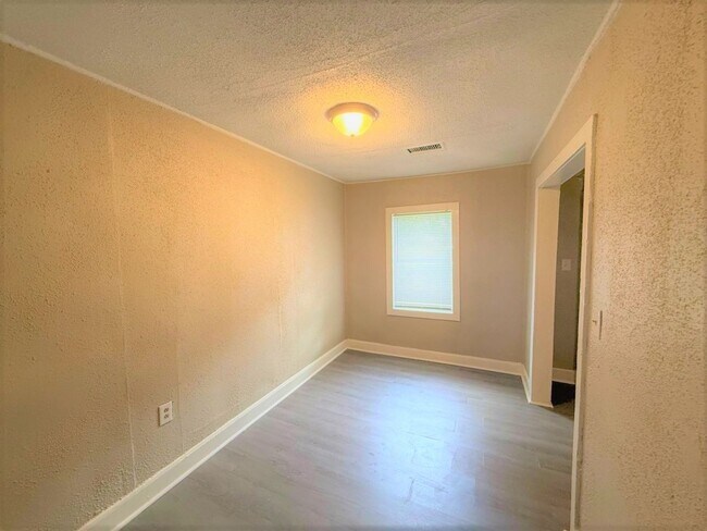 Building Photo - Reduced rent ~ Charming 3BR Memphis Home with Bright Living Space & Backyard Retreat