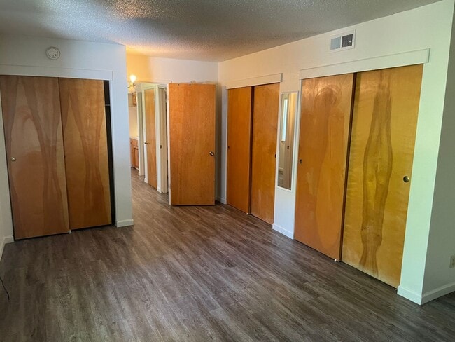 Building Photo - **RESERVE NOW FOR SUMMER 2026**  Spacious 6-Bedroom House Near Chico State