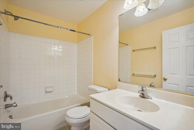 Building Photo - 2481 Walnut Rocker Ln