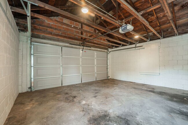 Building Photo - 601 E Delmar St