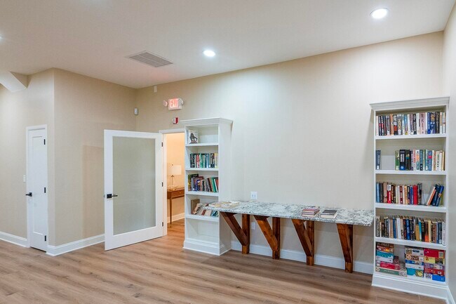 Building Photo - 10 Cristina Ct