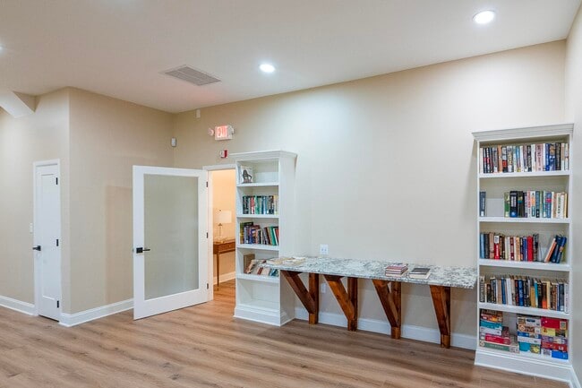 Building Photo - 1040 Dorado Dr