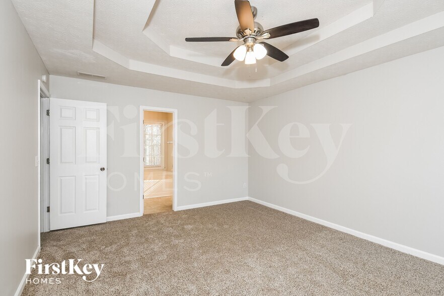 Building Photo - 7285 Wyngate Dr