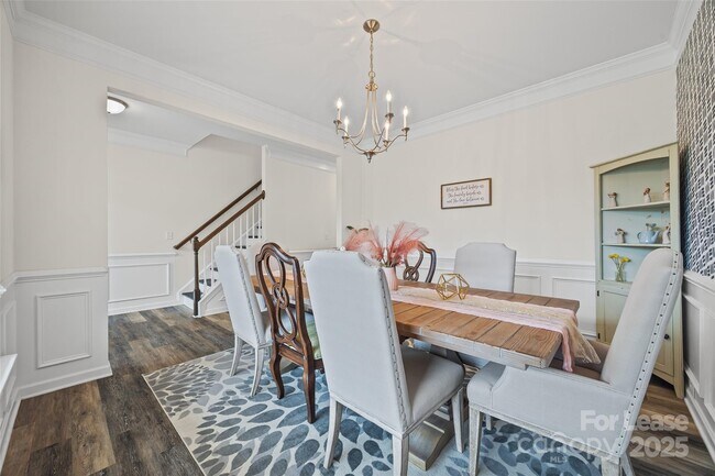 Building Photo - 2425 Chinkapin Ct