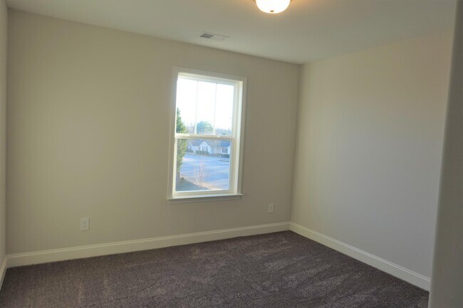 Building Photo - 2704 Millhone Dr