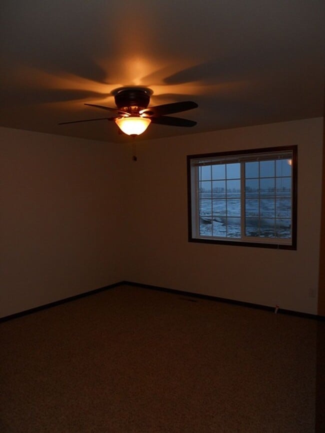 Building Photo - 3 Bed 3 Bath Twin Home