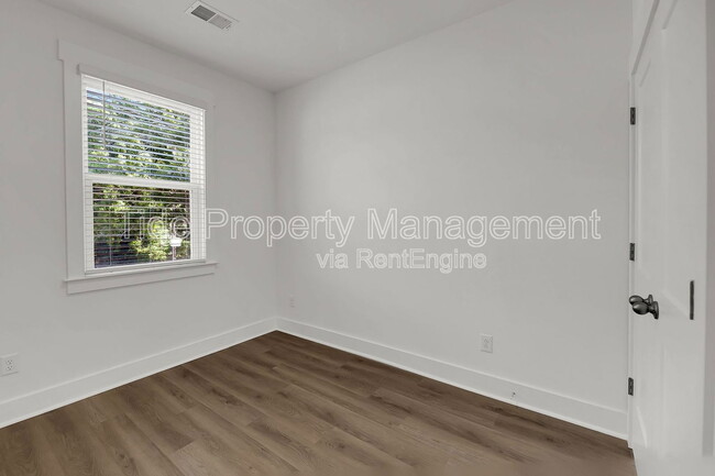 Building Photo - 1549 Evergreen St