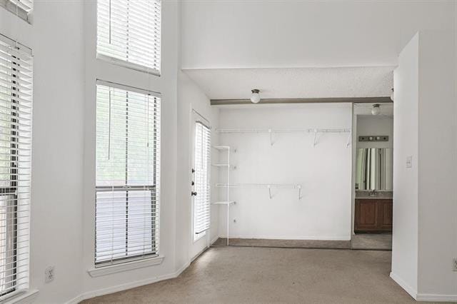 Building Photo - 3420 Country Club Dr W