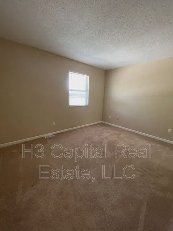 Building Photo - 112 Sunnyside St