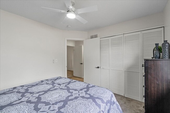 Building Photo - 4 bed/2bath in Bettendorf, IA