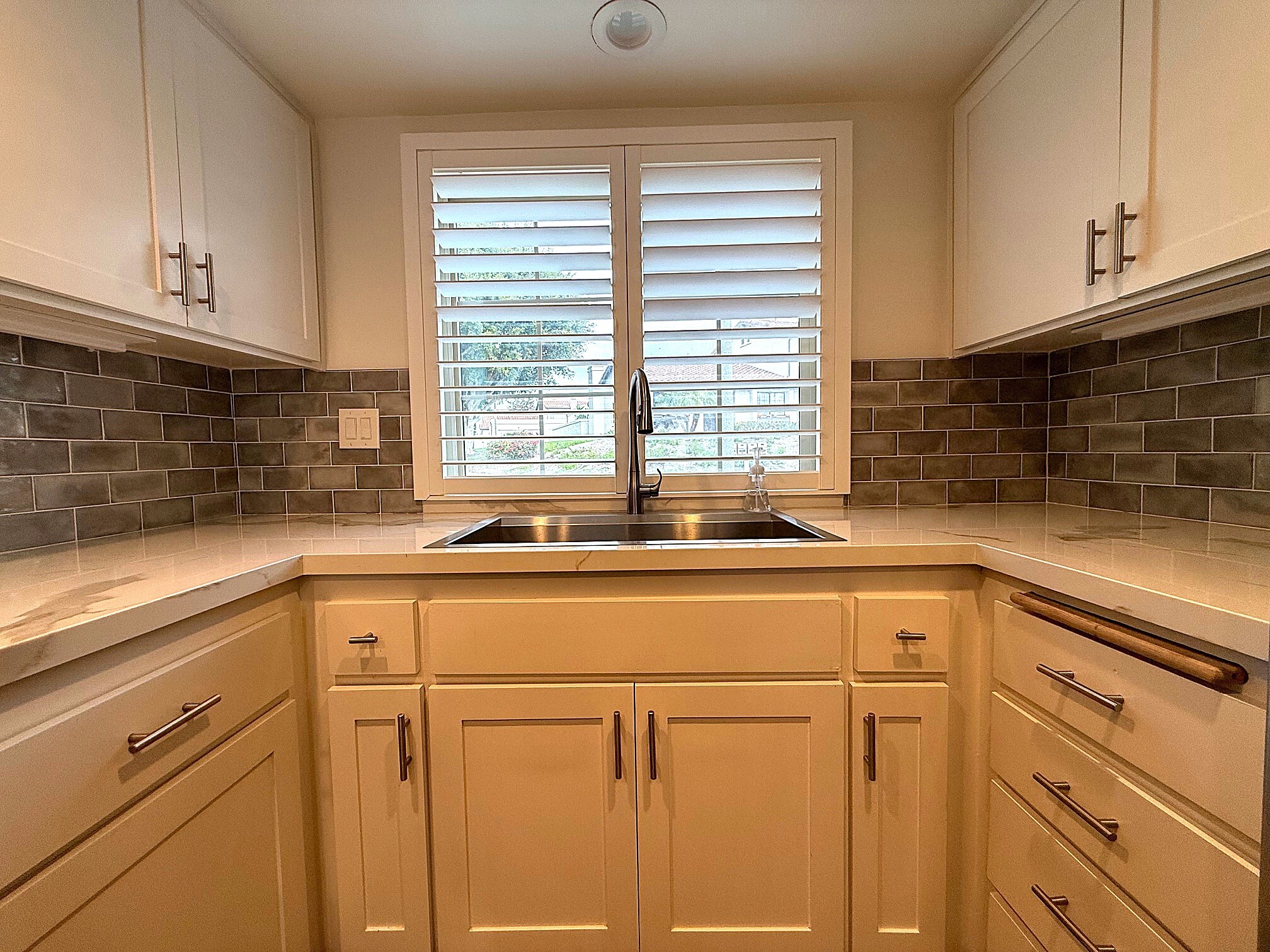 Building Photo - 6917 Pear Tree Dr