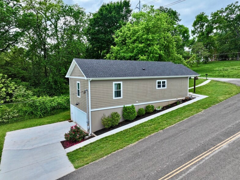 Building Photo - 2226 Riverside Dr