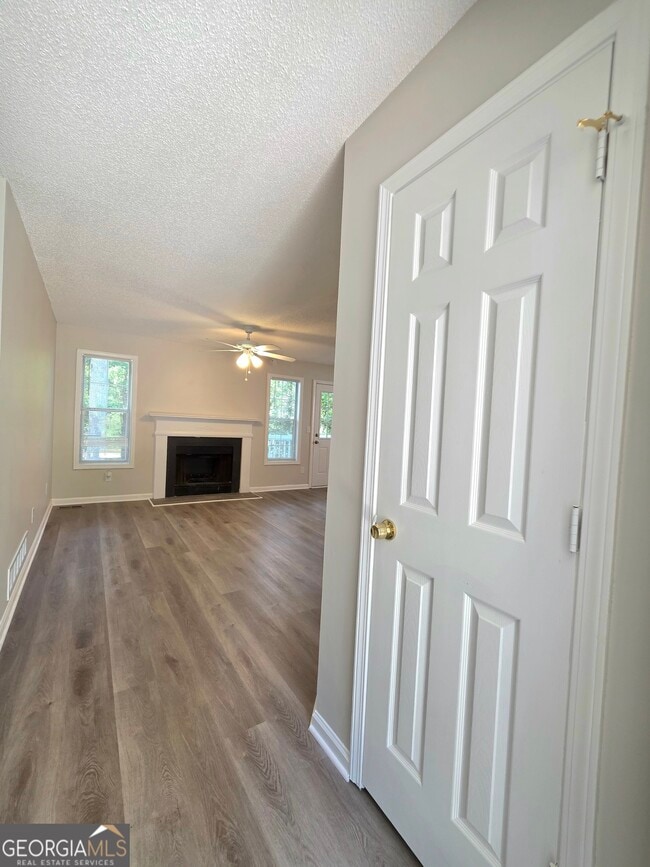 Building Photo - 232 Hampton Dr