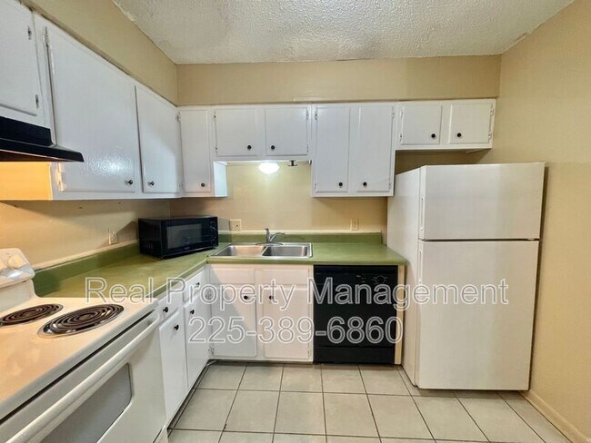 Building Photo - 10952 Cherry Hill Ave