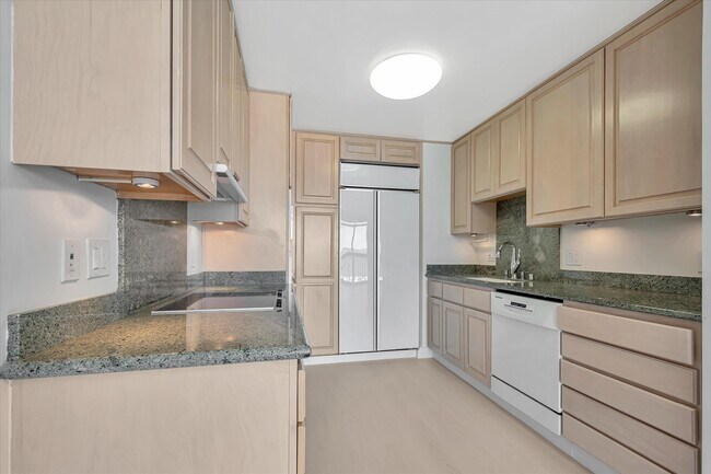 Building Photo - 2200 Sacramento St