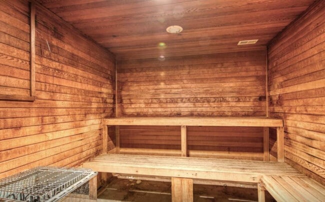 Building Photo - 497 Plantation Rd