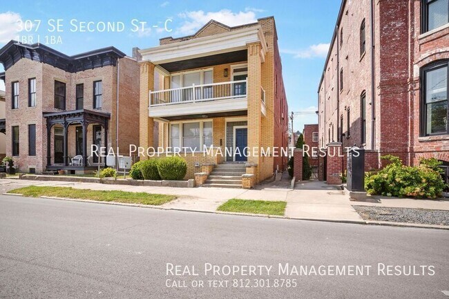 Building Photo - 307 SE Second St-C