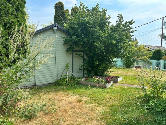 Building Photo - 2 bdrm/1 bath Lettered Streets cottage for rent
