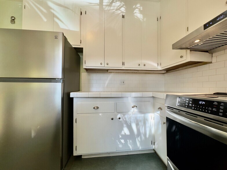 Building Photo - 1645 Scenic Ave