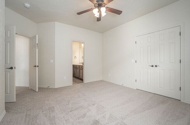 Building Photo - Spacious home in Moore schools- PEACEFUL L...