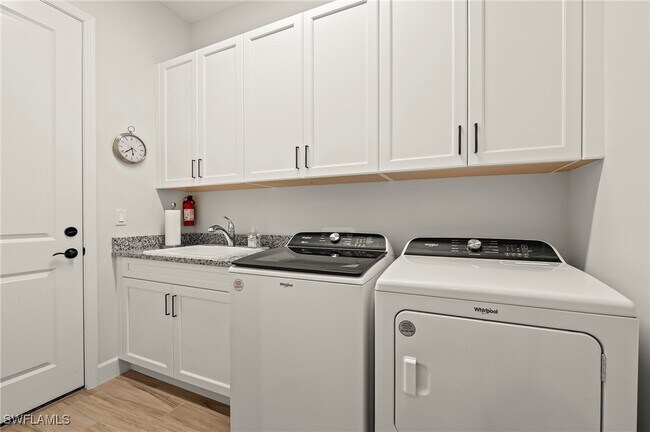 Building Photo - 6988 Saona CT