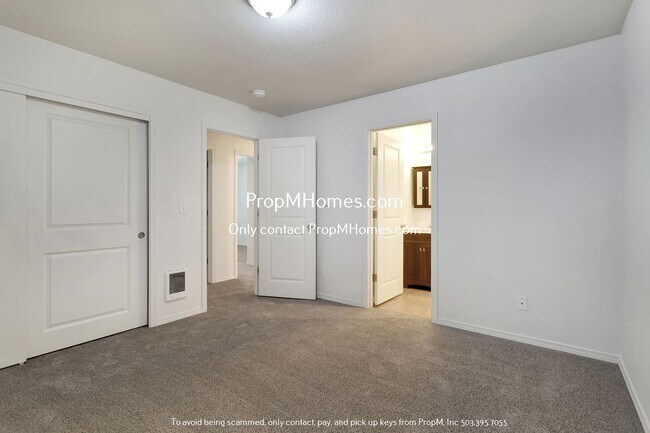 Building Photo - Spacious Retreat in NE Portland - 3 Bedroo...