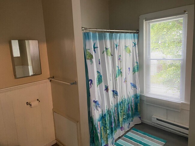 Building Photo - 238 S Maple St