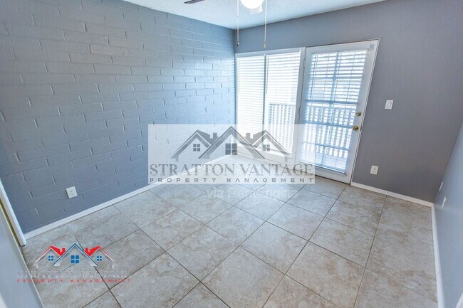 Building Photo - 1828 W Tuckey Ln