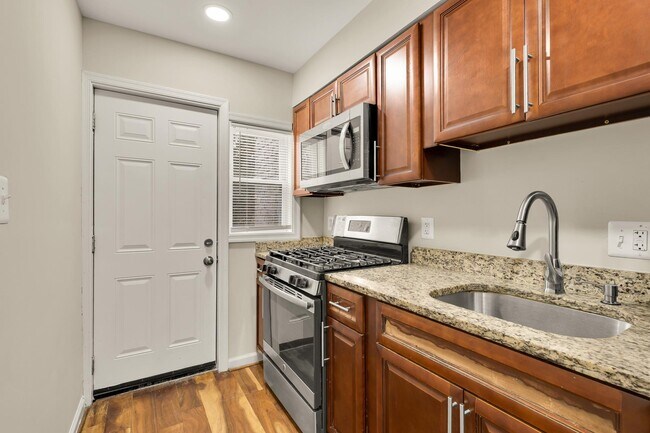 Building Photo - 4131 Hunt Pl NE