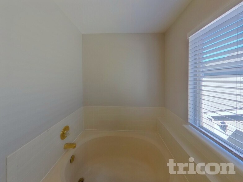 Building Photo - 6325 Blazing Star Dr