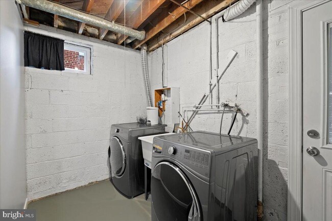 Building Photo - 4411 Harrison St NW