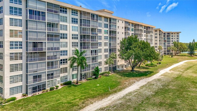 Building Photo - 2671 S Course Dr