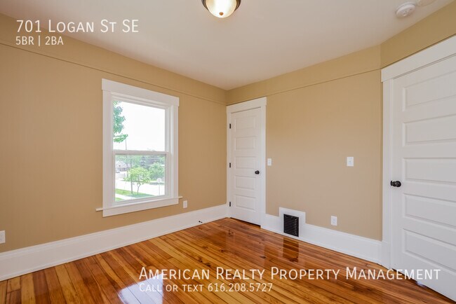 Building Photo - 701 Logan St SE