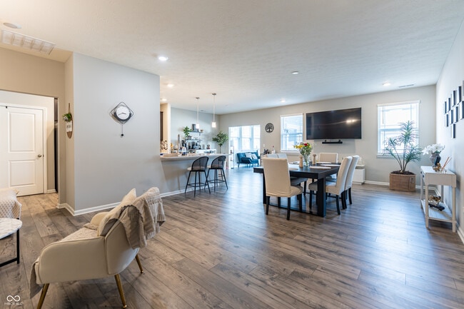 Building Photo - 354 Limerick Ln