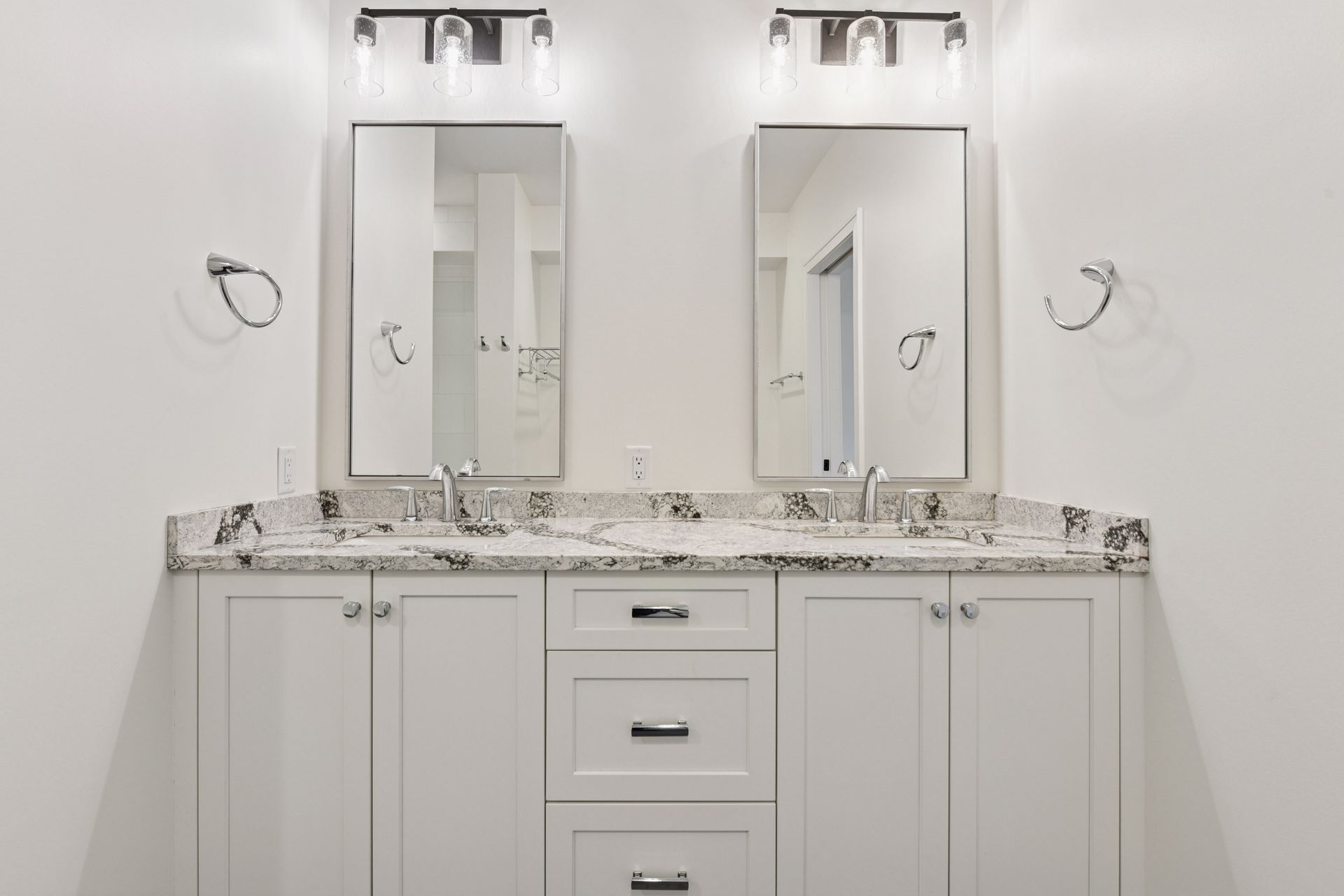 Dual vanity sinks and plenty of cabinet/counter space - 222 Ferndale Rd S