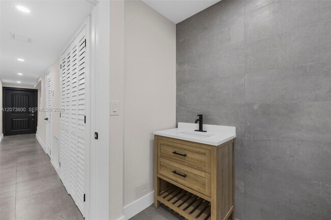 Building Photo - 345 Sarto Ave