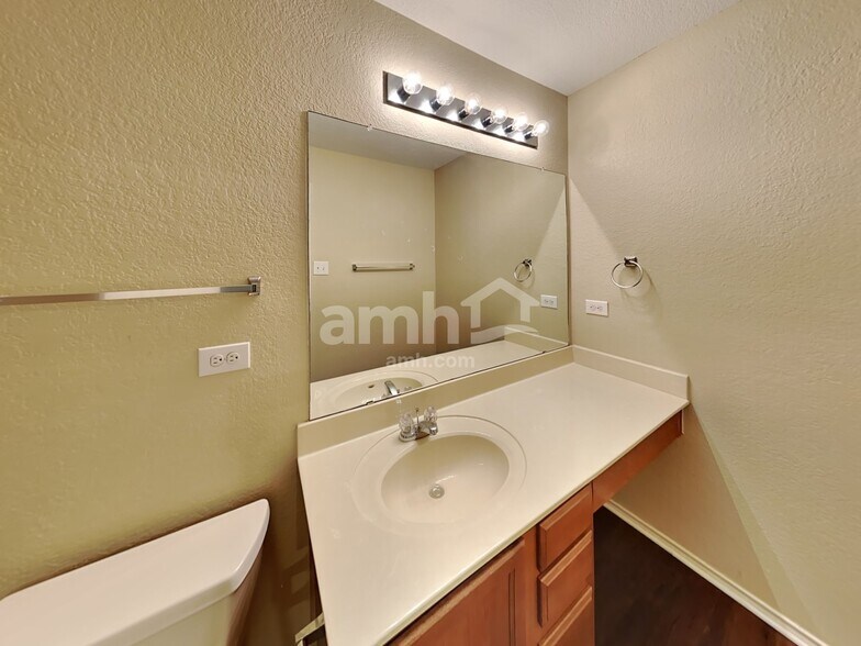 Building Photo - 523 Cormorant