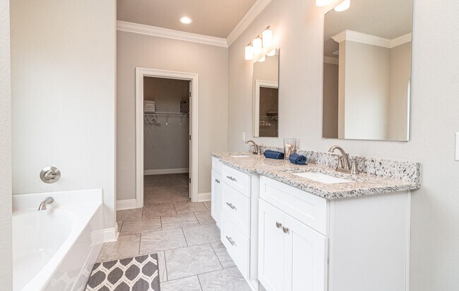 Building Photo - 9209 Ridge Rd