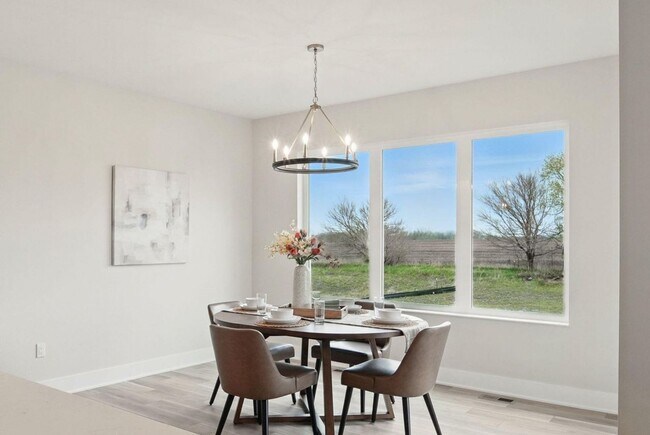 Building Photo - 3 Bedroom Townhome Available November 5th,...