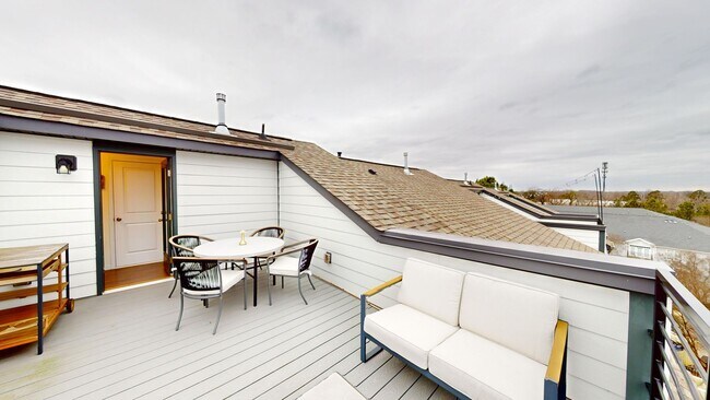 Building Photo - Beautiful Rooftop Terrace Townhome w/ gara...