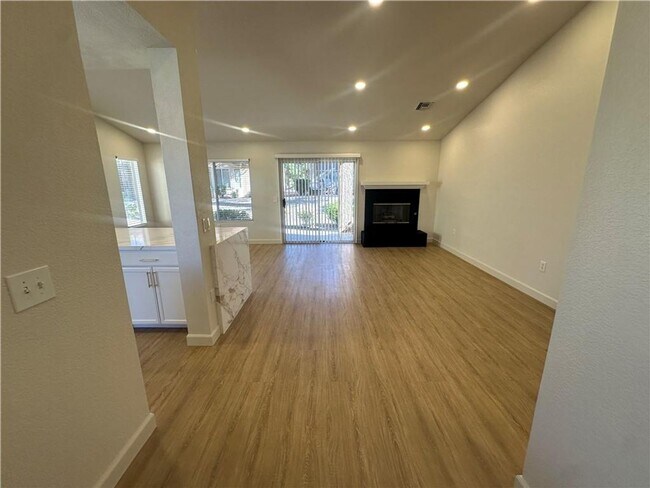 Building Photo - Summerlin 55+ Active Resort!!  Country Clu...