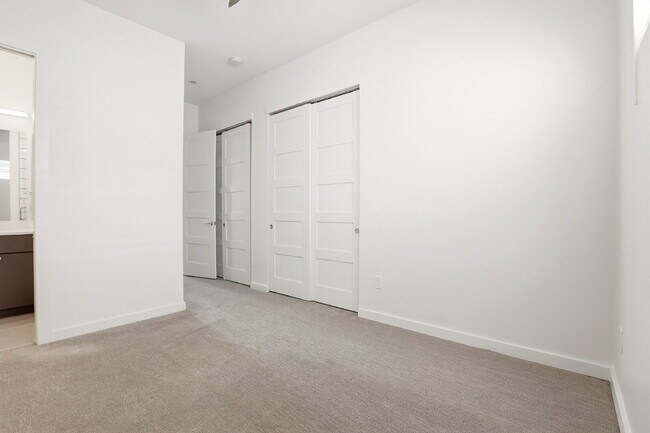 Building Photo - $2,745.95, 2-bed, 2.5 bath, located in Denver with a Rooftop Patio